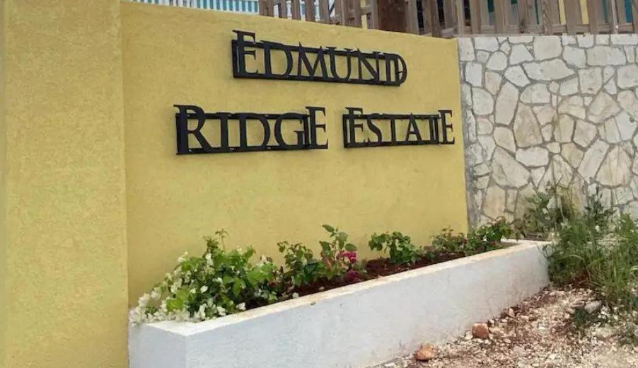 Sky View Villas @ Edmund Ridge Estate モンテゴ・ベイ エクステリア 写真