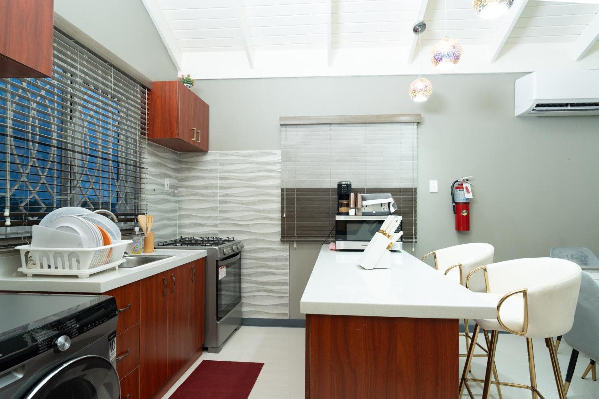 Sky View Villas @ Edmund Ridge Estate モンテゴ・ベイ エクステリア 写真